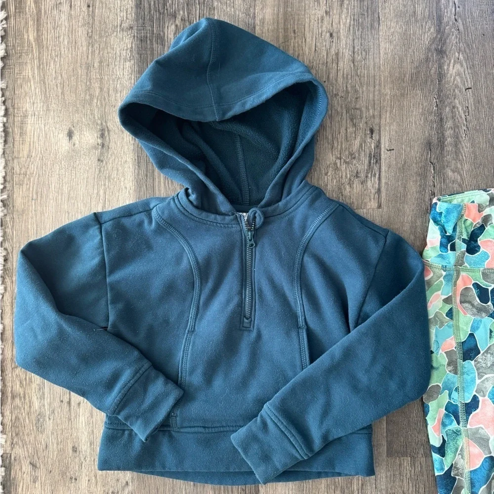 DEL GIRLS ATHLETIC OUTFIT SIZE 4/5